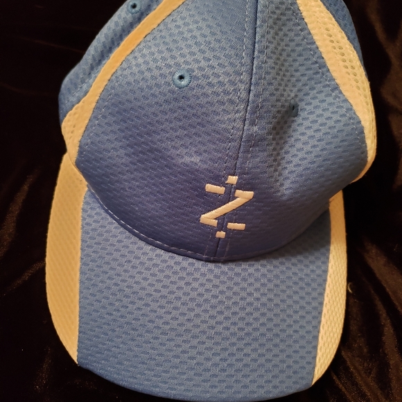 IZOD Men's hat - Picture 8 of 8